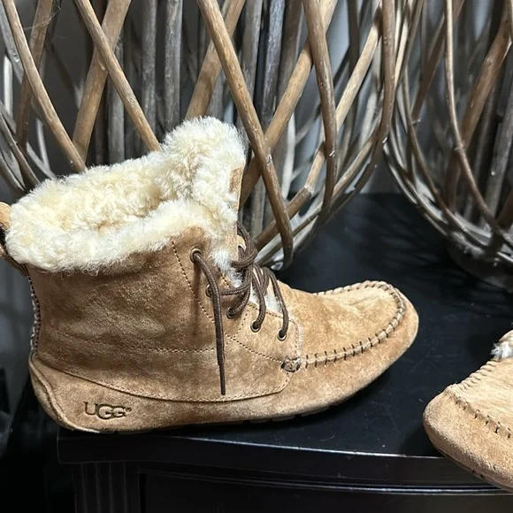 Ugg fur lace up boots - Picture 3 of 5